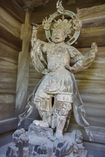 山門の持国天：松尾寺；クリックすると大きな写真になります。