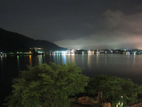 河口湖夜景；クリックすると大きな写真になります