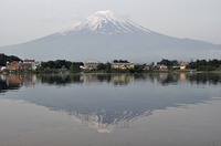 富士山全容；クリックすると大きな写真になります