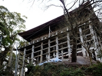 笠森寺 観音堂の側面；クリックすると大きな写真になります。