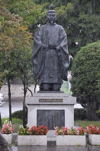 征夷大将軍足利尊氏公像；クリックすると大きな写真になります。