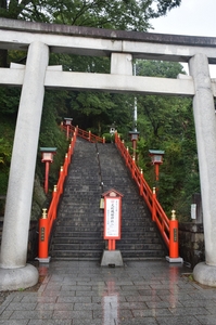 織姫神社の登り口；クリックすると大きな写真になります。
