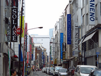 横山町大通り；クリックすると大きな写真になります