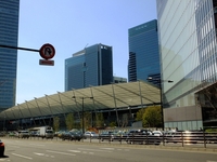 東京駅八重洲口；クリックすると大きな写真になります。