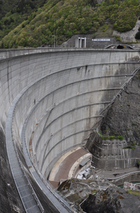 奈川渡ダム；クリックすると大きな写真になります