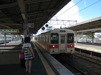 奈良行き電車；クリックすると大きな写真になります