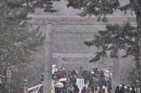 雪の伊勢神宮；クリックすると大きな写真になります