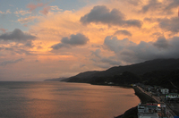 輪島の夕焼け；クリックすると大きな写真になります。