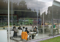 金沢21世紀美術館　カフェ・レストラン；クリックすると大きな写真になります。