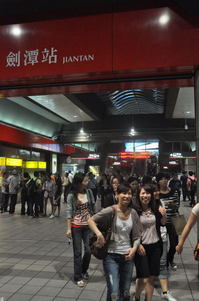 MRT劍潭駅；クリックすると大きな写真になります