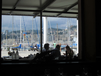 旧港のレストラン；クリックすると大きな写真になります