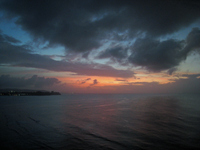 タモン湾の残照；クリックすると大きな写真になります