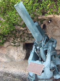 旧日本軍の砲；クリックすると大きな写真になります