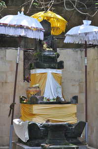 プティトゥンガット寺院のテドゥン；クリックすると大きな写真になります