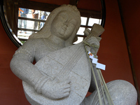 寶蔵寺の弁財天像；クリックすると大きな写真になります