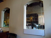 カフェ・ラ・ミルの2階席；クリックすると大きな写真になります