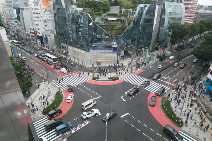 000_260604001 X700 神宮前交差点 G7X.jpg