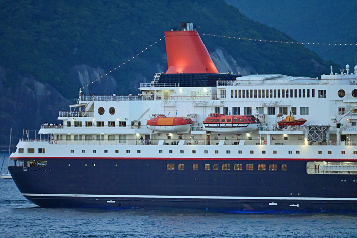 000_250817122 X700 熊野灘 花火会場 日本丸  D50.jpg