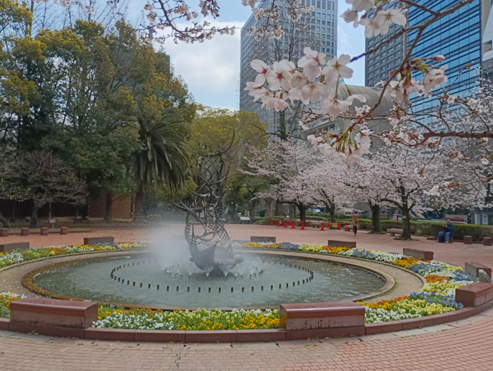 000_260328088 X700 ◎かもめの広場 日比谷公園 F-52E.jpg