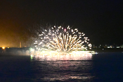 250817132 7F725 X400 熊野灘-2 花火 D50.jpg