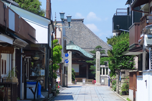 021_250528084 X900 札ノ辻から蔵造りの町並み 日蓮宗行傳寺 G7X.jpg