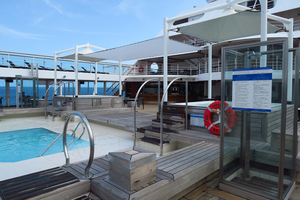 021_250817283 X900 8階プールサイド G7X.jpg