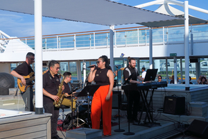 005_250816026 X900 〇船内8F セイルアウェイパーティーG7X.jpg