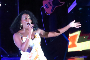 166_2508201089t X900 ◎モニーク・デッヘイニー G7X.jpg