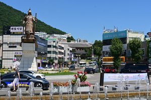 223_2508211266 X900 〇韓国麗水 李舜臣広場 Z50.jpg