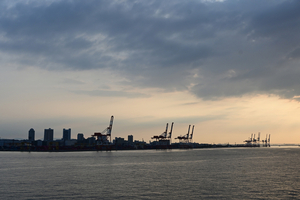 269_2508231577 X900 摩耶埠頭 5時53分 Z50.jpg