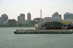 302_2508241799 X900 ◎横浜港 大さん橋着岸 G7X.jpg