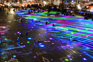 010_251222027 X900 〇大さん橋屋上 子供たち ヨコハマヨルノヨ.jpg